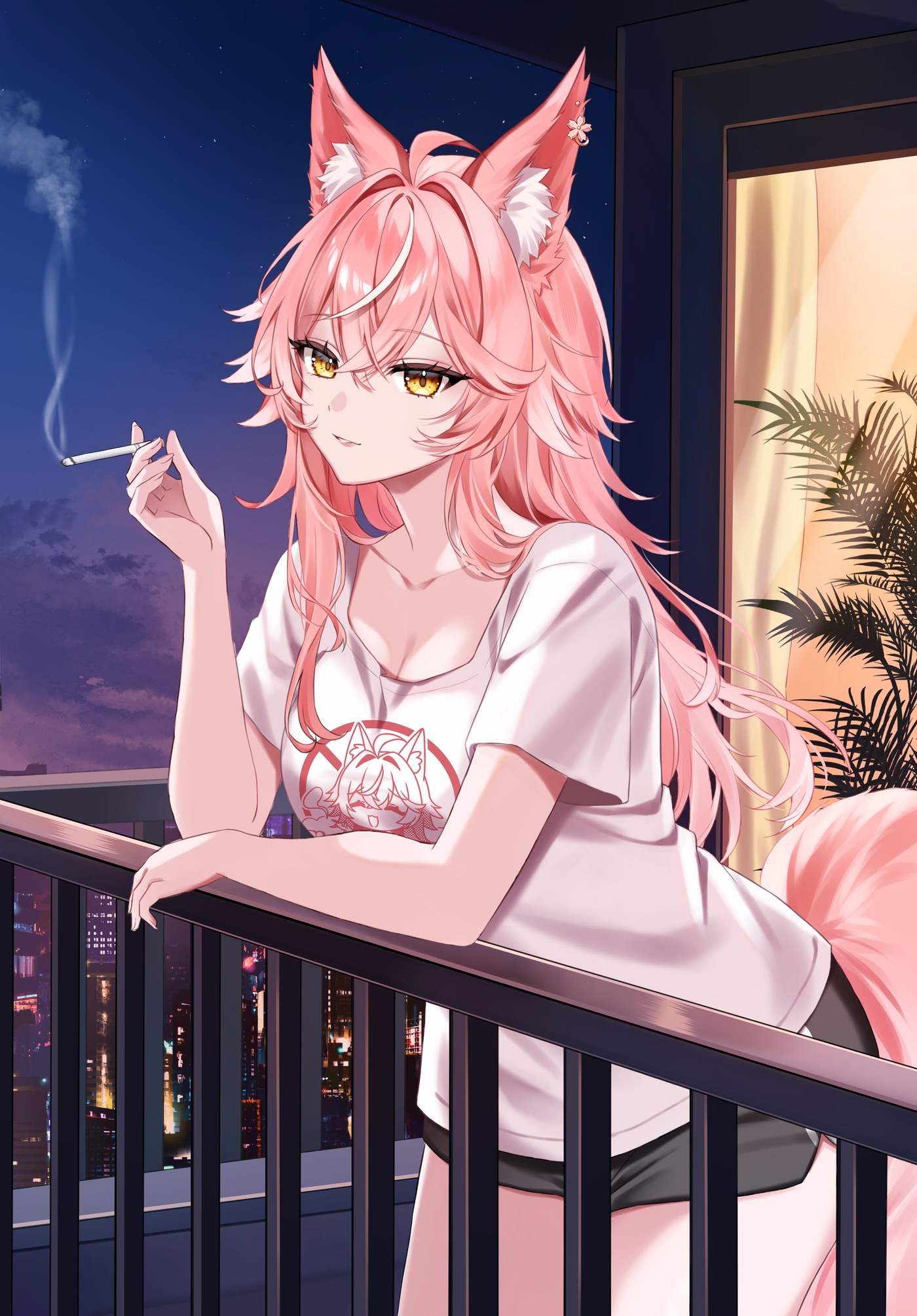 白いオリジナルTシャツを着た巫狐叶多